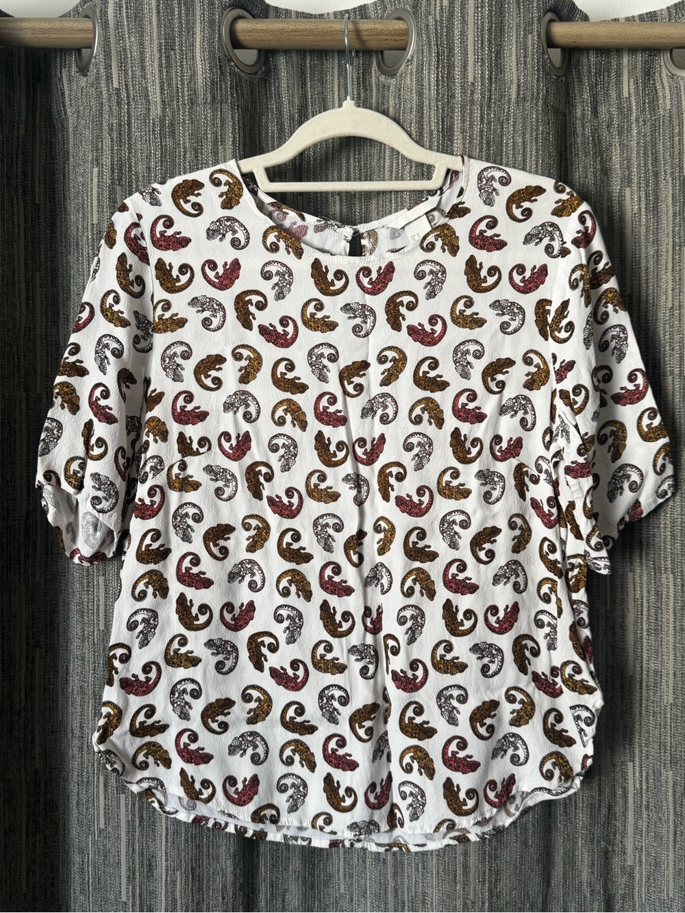H&M White chameleon Print Short Sleeve Tunic in Burgundy, Mustard & Gray